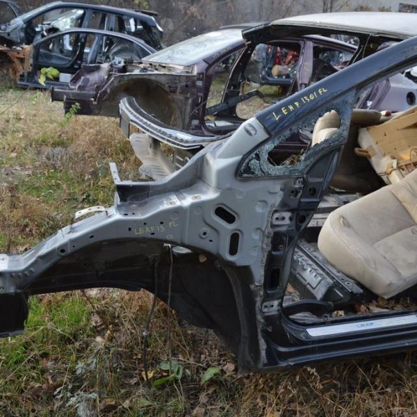 Стойка кузовная центральная левая Nissan Leaf 13-17 черная (01) черная c порогом G6571-3NFMA