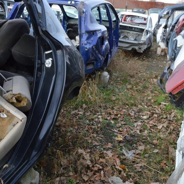 Четверть крыло задняя левая Nissan Leaf 13-17 (01) черная примятости 78101-3NF0A