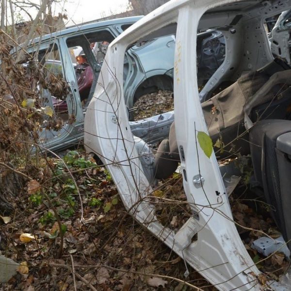 Стойка кузовная центральная правая Nissan Leaf 13-17 (01) белая G6570-3NFMA