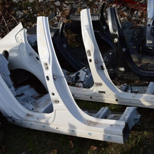 Стойка кузовная центральная правая Kia Optima 16- (01) белая 71120-D5A00