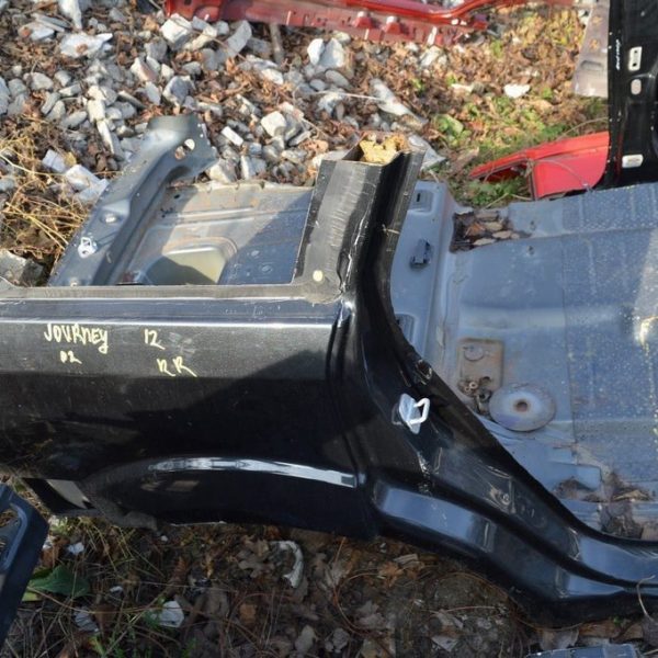 Четверть крыло задняя правая Dodge Journey 11- (02) черная 68035430AC