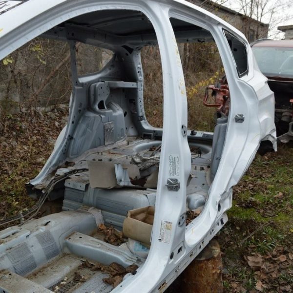 Стойка кузовная центральная левая Ford Escape MK3 13-белый цвет UZ(06) CJ5Z-7824301-A