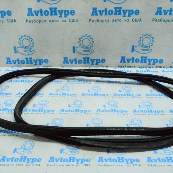 Уплотнитель (резина) двери багажника Toyota Sequoia 2008-2022 678810c020