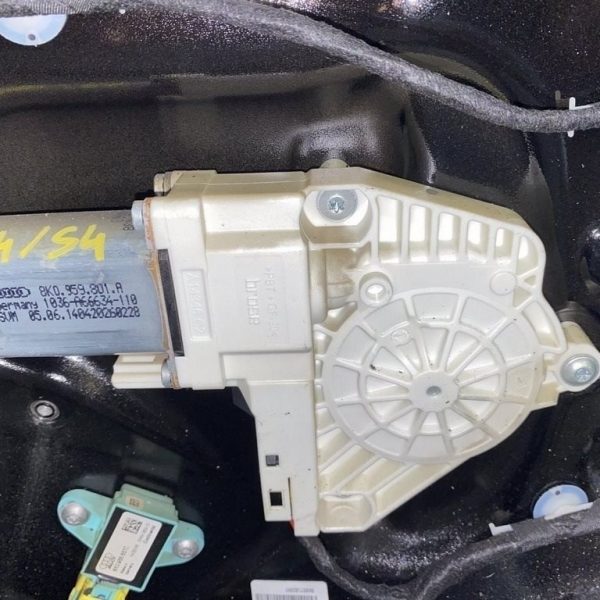 Стеклоподъемник с мотором перед лев Audi a4 b8 08-16 8K0837461E
