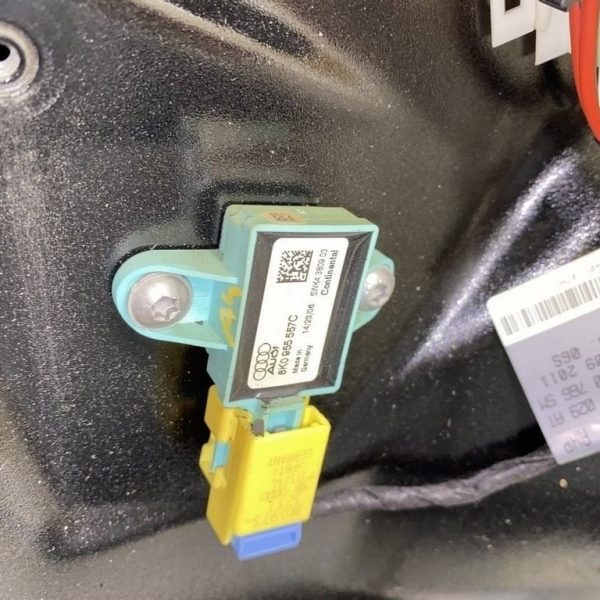 Датчик подушки безопасности перед лев Audi a4 b8 08-16 8K0955557C