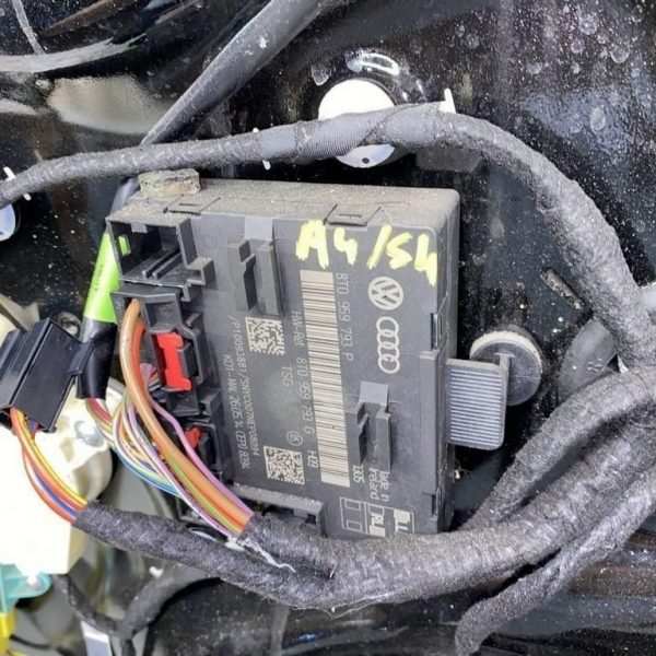 Компьютер двери перед лев Audi a4 b8 08-16 8T0959793P