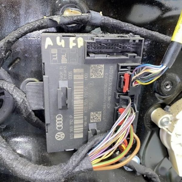 Компьютер двери перед прав Audi a4 b8 08-16 8T0959792P