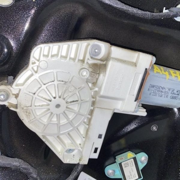 Стеклоподъемник с мотором перед прав Audi a4 b8 08-16 8K0837462A