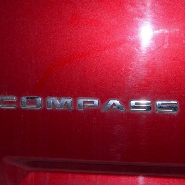 Эмблема надпись Compass передняя лев Jeep Compass 11-16 68079789AA