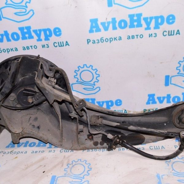 Цапфа зад лев Jeep Compass 11-16 с рычагом (02) 5272715AD