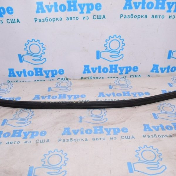 Уплотнитель капота Jeep Compass 11-16