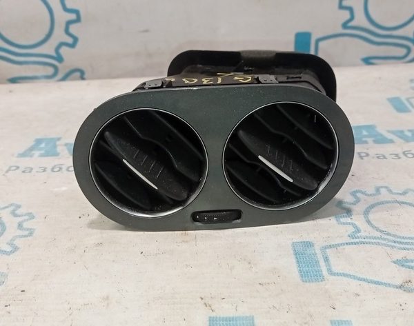 Воздуховод левый VW Tiguan 09-17