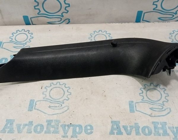 Обшивка двери багажника прав VW Tiguan 09-17 черн 5n0867704b