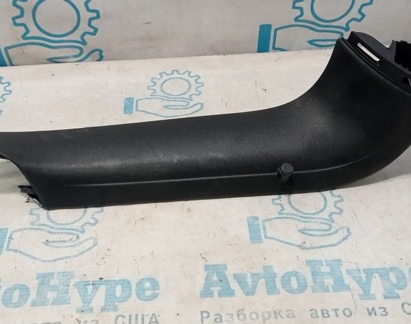 Обшивка двери багажника лев VW Tiguan 09-17 черн 5n0867703b