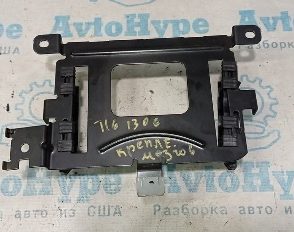 Кронштейн ECU компьютера двигателя VW Tiguan 12-17 5N0 906 214 C