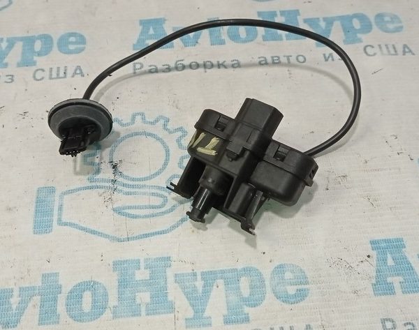Замок лючка бензобака VW Tiguan 09-17 5N0-810-773-F