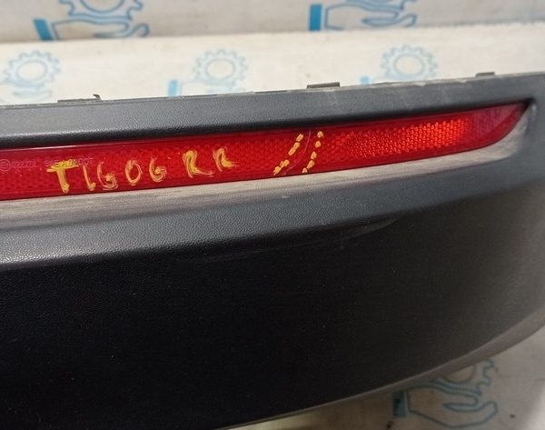 Отражатель заднего бампера прав VW Tiguan 09-17 (06) трещина 5N0945106