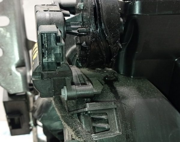 Актуатор моторчик привод печки (кондиционер) VW Tiguan 09-17 3С0.907.511.F