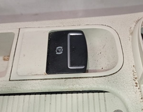 Кнопка Parking VW Tiguan 09-17 7NO 927 225 XSJ