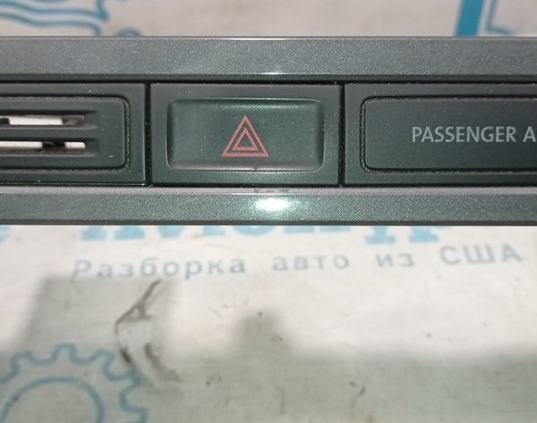 Кнопка аварийки VW Tiguan 09-17 деф.
