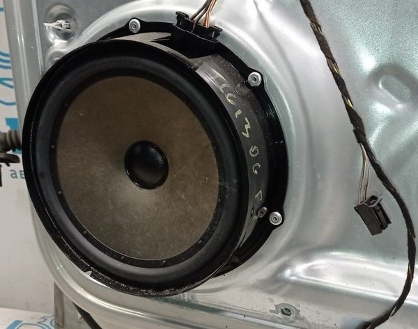 Динамик дверной перед прав VW Tiguan 09-17 5N0035454B