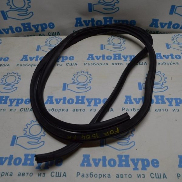 Уплотнитель дверного проема перед прав Subaru Forester 14-18 SJ 63571SG001