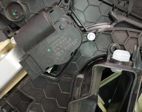 Актуатор моторчик привод печки (кондиционер) Jeep Renegade 15- A21102000 68266042AA