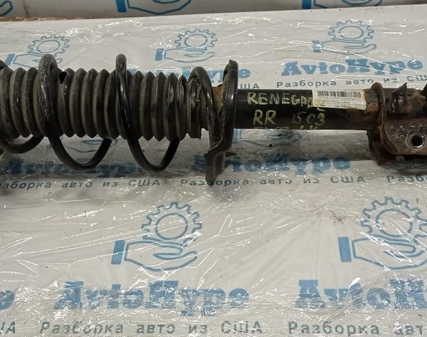 Стойка амортизатора в сборе зад прав Jeep Renegade 15- (03) порван пыльник 68304340AA