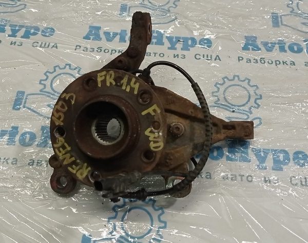 Цапфа перед прав со ступицей Jeep Renegade 15- FWD (04) 68251820AA