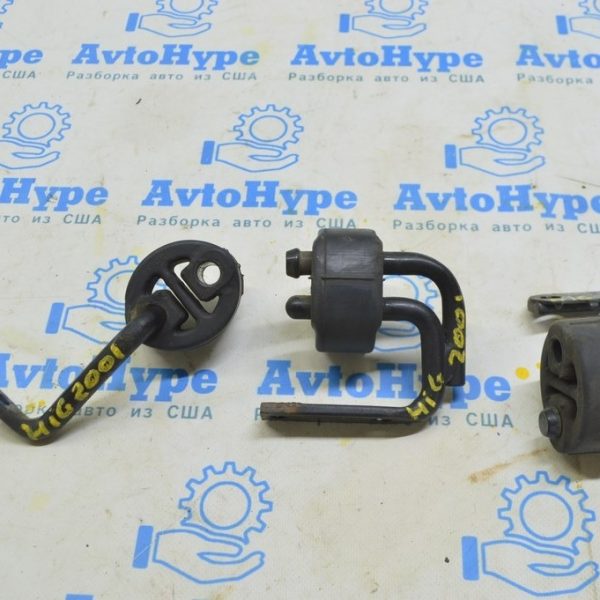 Кронштейн глушителя задней части резонатора с бочкой передний правый Toyota Highlander 20- 17573-0P180