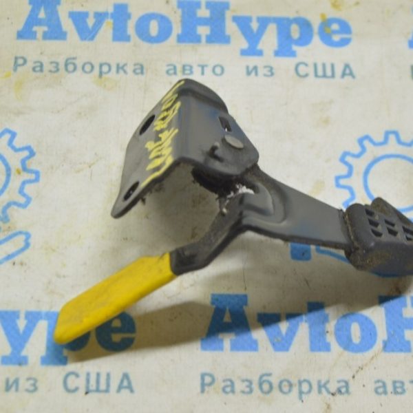 Крюк замка капота Nissan Leaf 18- 65670-5UR0A