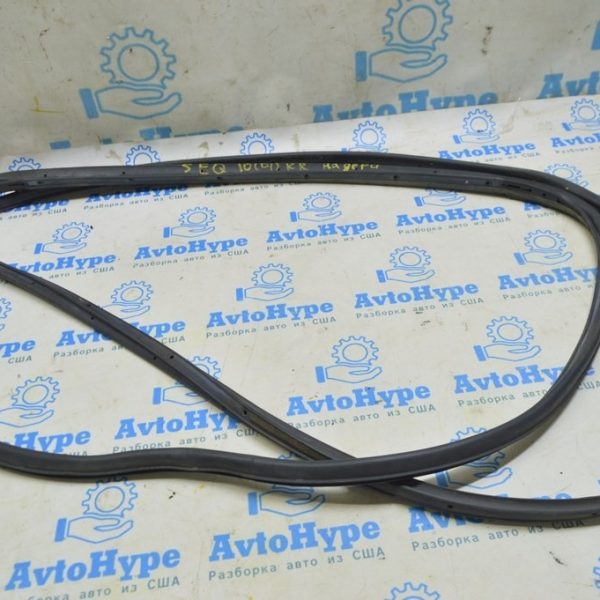 Уплотнитель двери зад прав Toyota Sequoia 2008-2022 67871-0C060