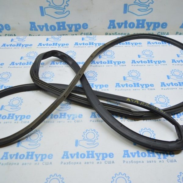 Уплотнитель двери зад прав Toyota Avalon 05-12 67871-AC030