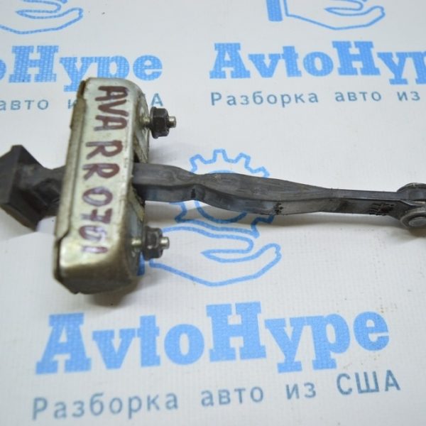 Ограничитель двери зад прав Toyota Avalon 05-12 68630-AC020