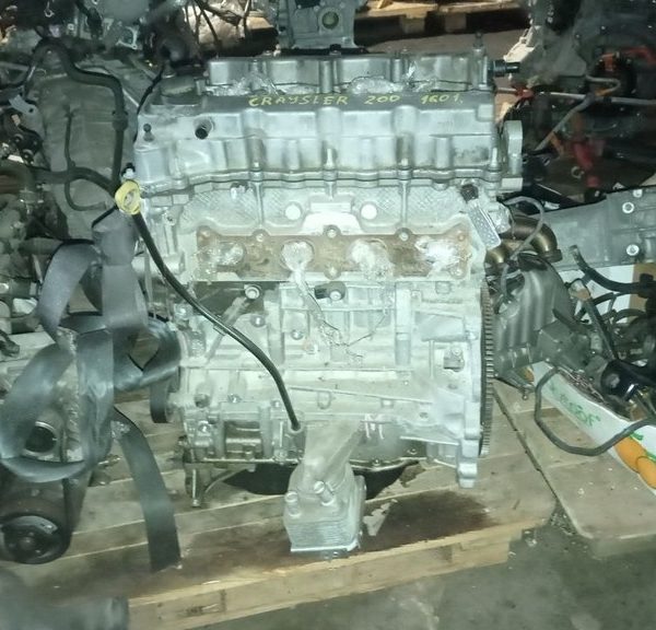 Головка блока цилиндров ГБЦ в сборе Chrysler 200 15-17 2.4 5048506AA