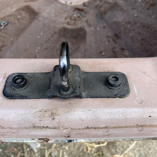 Крюк замка багажника на панели Jeep Renegade 15- 68247110AA