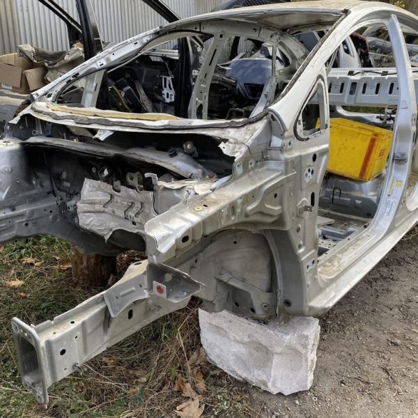 Четверть передняя левая Ford Fiesta 11-19  серебро цвет ux (03) только лонжерон D2BZ-16055-A