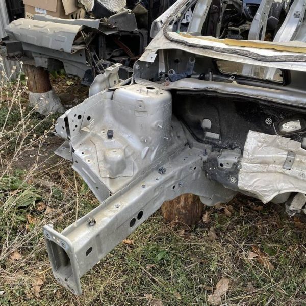 Четверть передняя правая Ford Fiesta 11-19  серебро цвет ux (03) D2BZ-16054-A