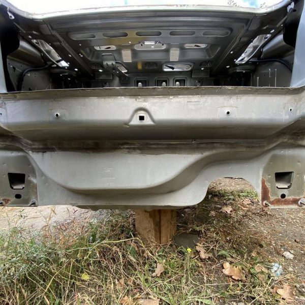 Задняя панель Ford Fiesta 11-19 4d из двух частей серебро цвет ux (03) D2BZ-5440320-A