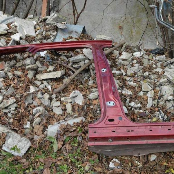 Стойка кузовная центральная правая Ford Escape MK3 13- красная с батоном CJ5Z-7824300-A