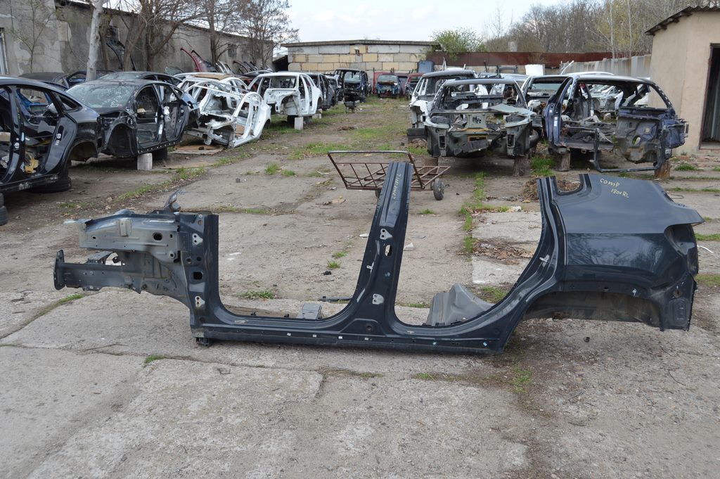 Стойка кузова центральная левая Jeep Compass 17- 68243933AB
