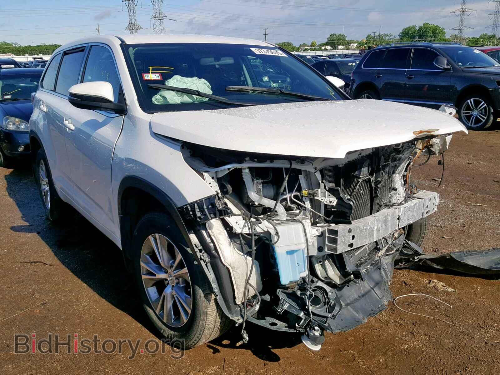 Toyota Highlander Le 2015 White 3.5L — 2015 г., белый цвет, разобран на запчасти